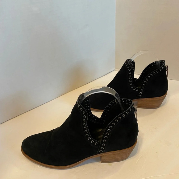 VINCE CAMUTO Black Suede Leather Booties Heel Zip Ankle Boots Studded Size 7 M - Picture 6 of 9